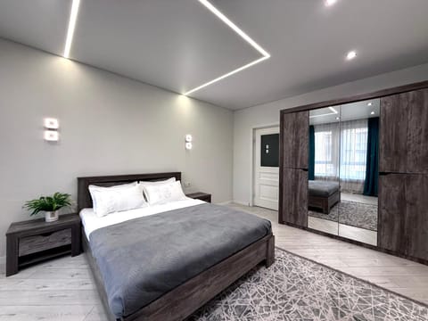 Bed, Living room, Photo of the whole room, Bedroom, wardrobe
