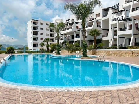 Day, Pool view, Swimming pool, sunbed