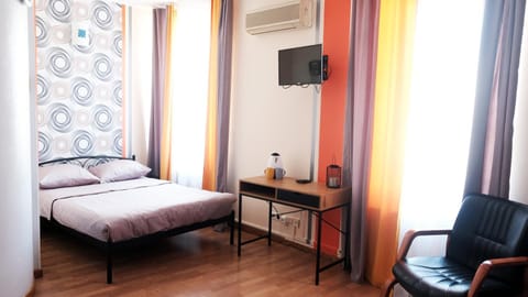 Bed, TV and multimedia, Photo of the whole room, Bedroom, air conditioner