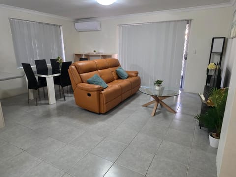Living room, Seating area, air conditioner