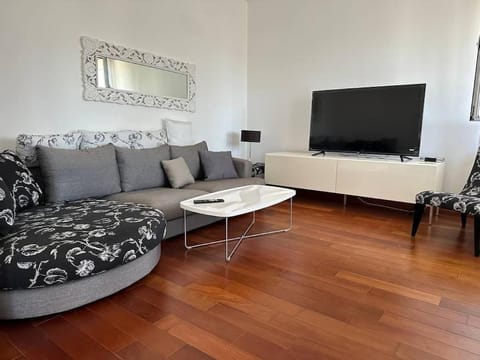 Communal lounge/ TV room, Living room, Evening entertainment