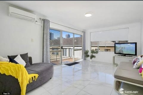 TV and multimedia, Living room, Seating area, air conditioner