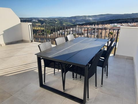 Patio, Natural landscape, View (from property/room), Balcony/Terrace, Dining area, Mountain view