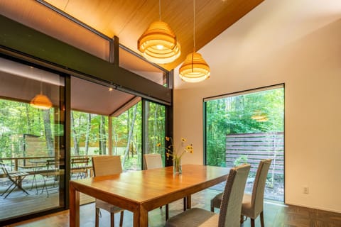 View (from property/room), Balcony/Terrace, Living room, Dining area