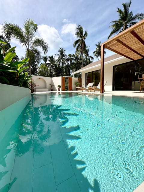 Day, Pool view, Swimming pool, sunbed