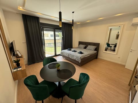 Bed, Living room, Photo of the whole room, Seating area, Bedroom