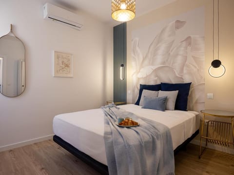 Bed, Photo of the whole room, Bedroom, air conditioner