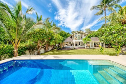 Spacious 2 Villas combined 9 bedrooms 2 pools House in North Kuta