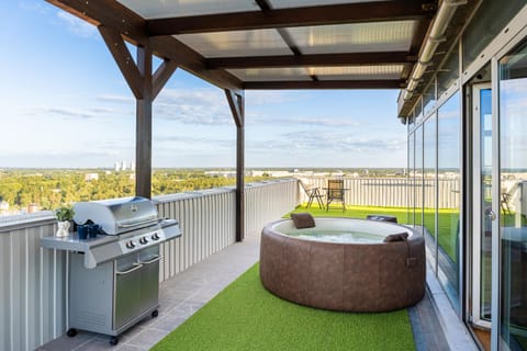 BBQ facilities, Hot Tub, Balcony/Terrace
