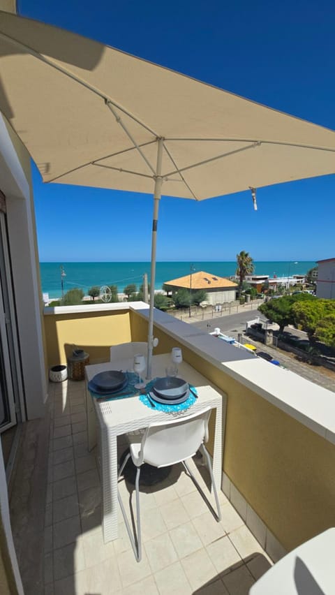Patio, Day, Natural landscape, View (from property/room), Balcony/Terrace, Dining area, Sea view