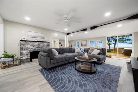 Park- Entire Home Sleeps 21 House in Sylvan Beach