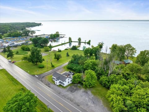 Whitewaters-Main plus Genoa on Oneida Lake - Sleeps 19 House in Oneida Lake