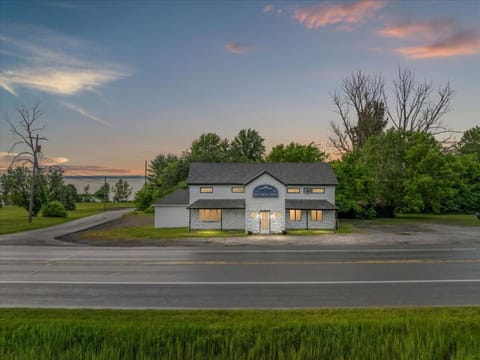 Whitewaters-Main plus Genoa on Oneida Lake - Sleeps 19 House in Oneida Lake