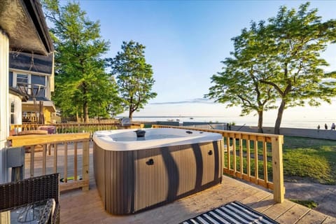 Park Slice of Heaven - Sleeps 9 House in Sylvan Beach