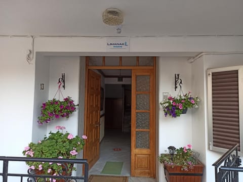 Facade/entrance, Day