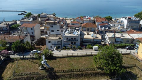 Property building, Day, Neighbourhood, Natural landscape, Bird's eye view, Sea view, Street view, Location
