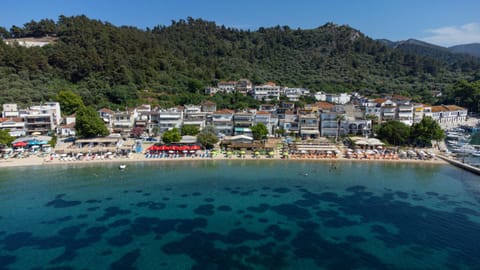 Property building, Nearby landmark, Day, Natural landscape, Beach, Mountain view, Sea view, Location