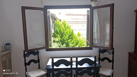 View (from property/room), Living room, Seating area, Dining area