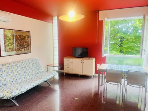 Communal lounge/ TV room, TV and multimedia, Living room