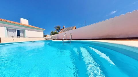 Property building, Day, Swimming pool