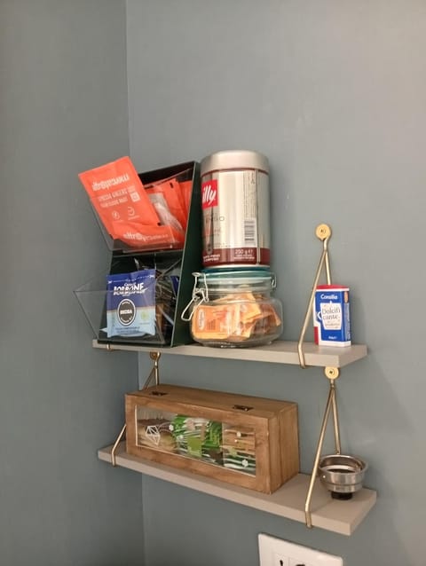 LA CASETTA DORATA , 10 minuti a piedi per la metro Apartment in Rome