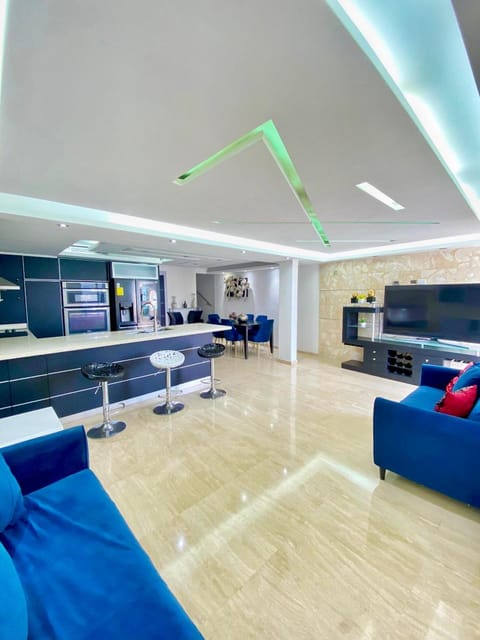 TV and multimedia, Kitchen or kitchenette, Living room
