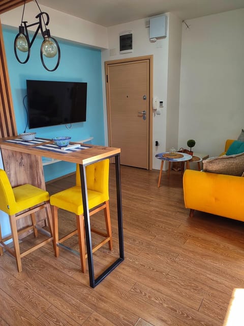 Communal lounge/ TV room, Living room, Seating area, Dining area