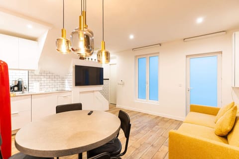 Kitchen or kitchenette, Living room, Dining area