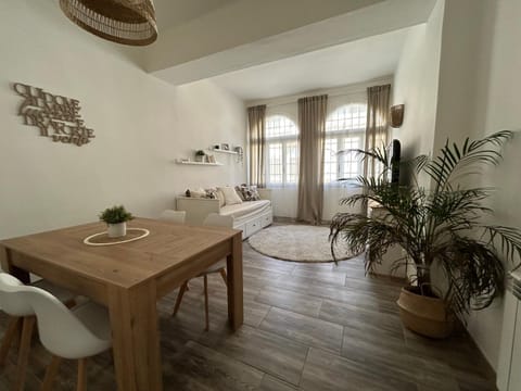 TV and multimedia, Living room, Dining area