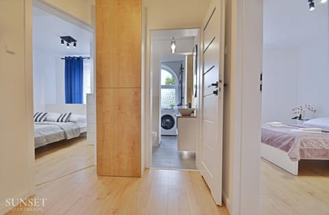 Bed, Bathroom, Photo of the whole room, Bedroom, towels, wardrobe, washing machine, dryer