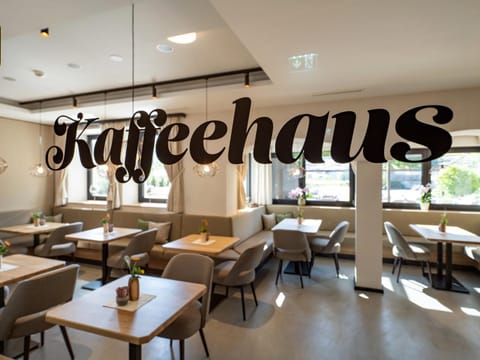 Restaurant/places to eat, Banquet/Function facilities, Seating area, Food