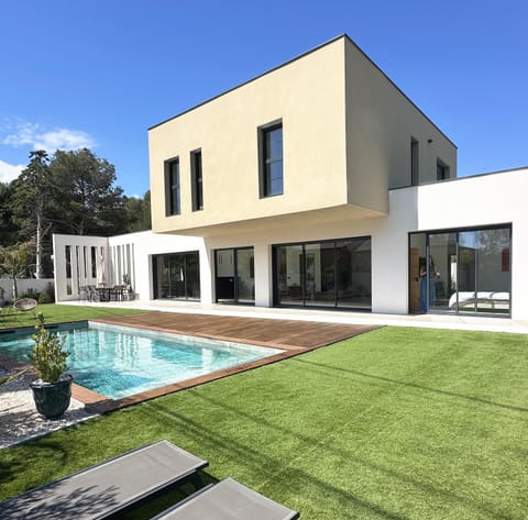Property building, Garden view, Swimming pool, sunbed