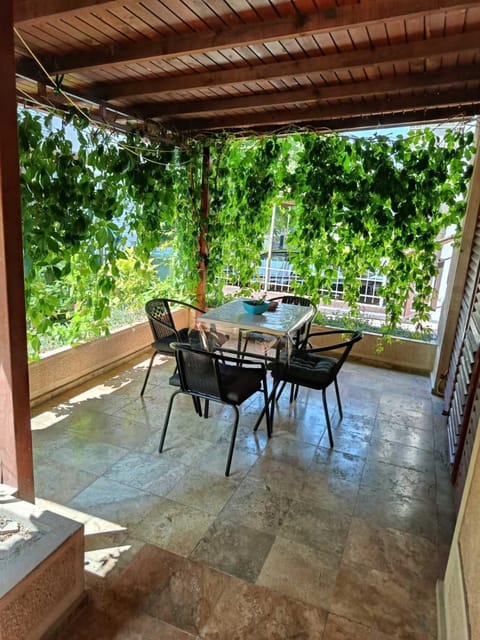 Property building, Balcony/Terrace, Garden view