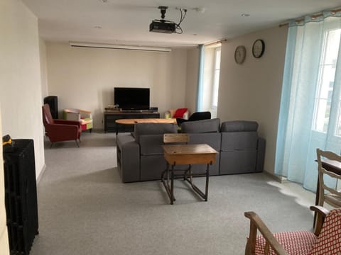 Appartement Hôtel de la Gare 3 chambres Apartment in Centre-Val de Loire