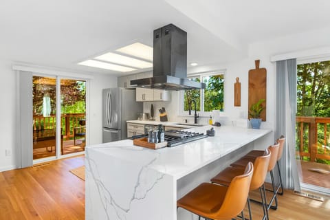 Bodur's Rustling Leaves, with BBQ, Fresh Air & Privacy Apartment in Renton