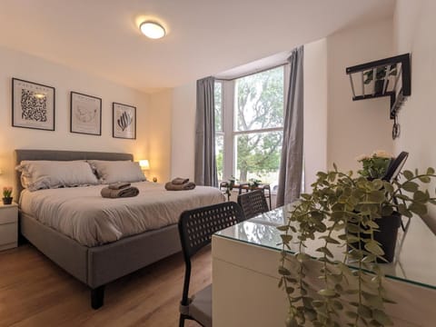 Room Near City Centre Private Bath Free Parking House in Liverpool