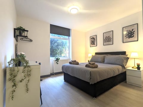 Room Near City Centre Private Bath Free Parking House in Liverpool