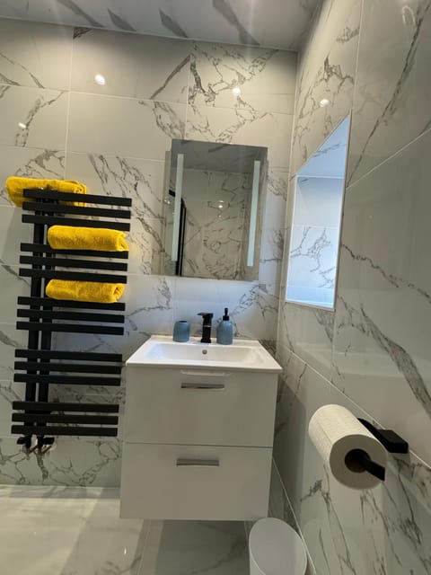 The Opulence - 5 Star Apartment in Burnley