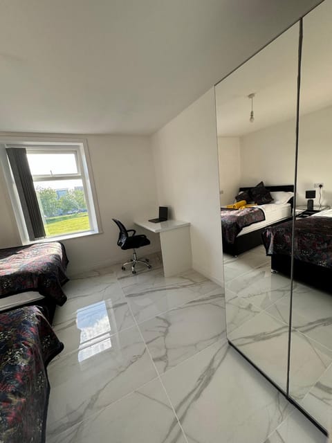 The Opulence - 5 Star Apartment in Burnley