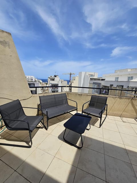 Central Penthouse - Large Terrace Apartment in Saint Paul's Bay