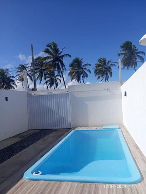 Day, Swimming pool
