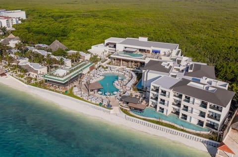 Property building, Bird's eye view, Garden, Beach, Sea view, Swimming pool