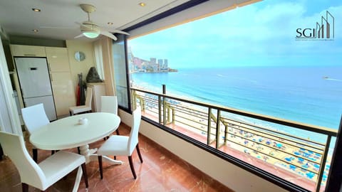 Natural landscape, View (from property/room), Balcony/Terrace, Dining area, Beach, Sea view