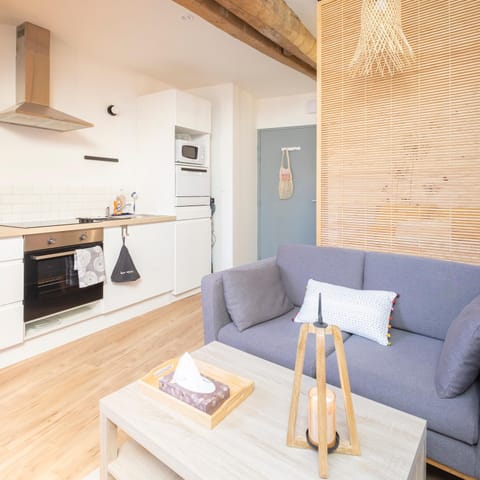 Kitchen or kitchenette, Living room