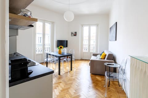 Communal lounge/ TV room, Living room, Seating area, Dining area, heating