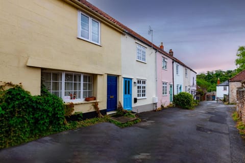 Property building, Day, Neighbourhood, Street view
