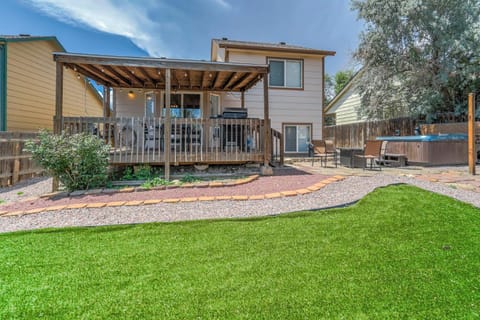 Hot Tub - Pet Friendly - 7 miles to Fort Carson House in Fort Carson