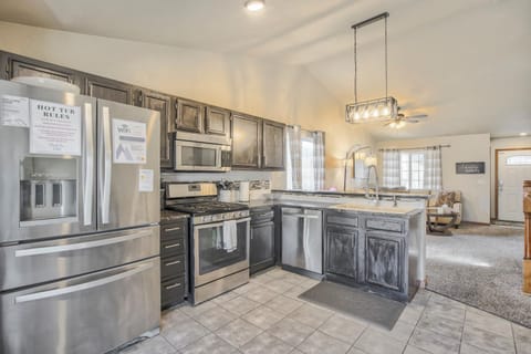 Hot Tub - Pet Friendly - 7 miles to Fort Carson House in Fort Carson