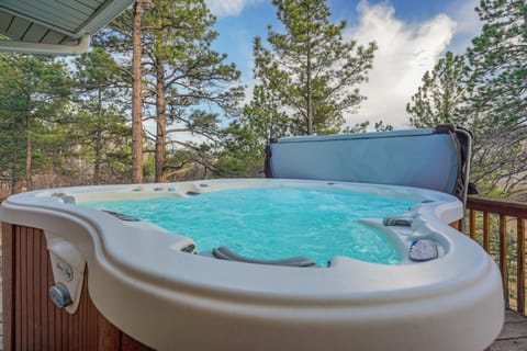 El Dorado- Cozy Retreat-Hot Tub-Upper Level House in Colorado Springs