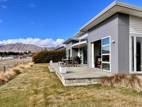 Property building, Patio, Natural landscape, Winter, Mountain view, Location